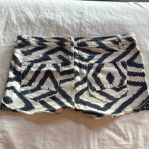 No Boundaries Women Shorts size 11
Navy blue